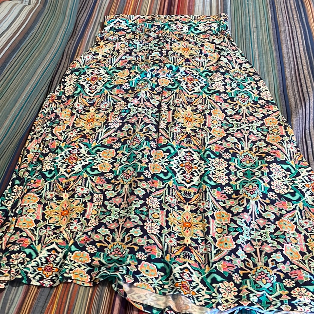Dress barn large maxi skirt